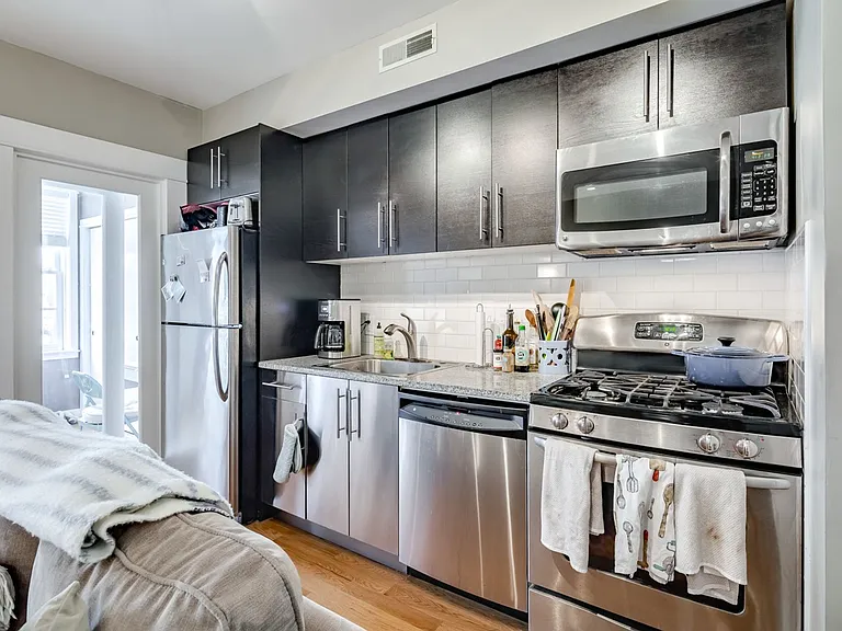 1320 Pine Street — Photo 14