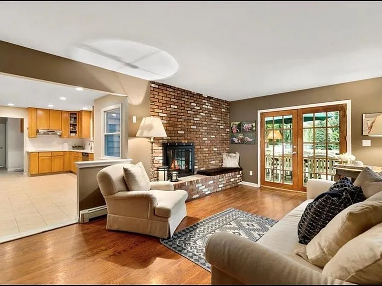 240 Plainview Rd — Photo 14