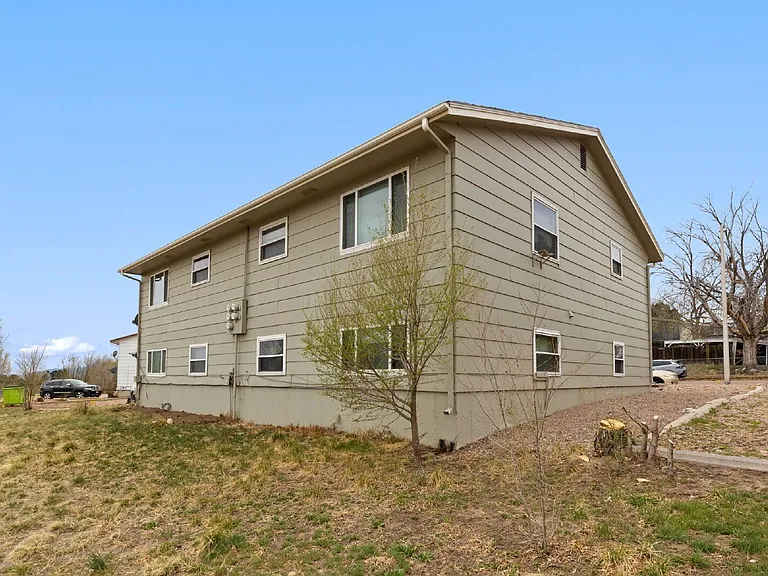 1163 Cree Dr #3 — Photo 4