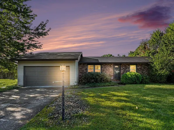 22042 Sandybrook Dr, South Bend, IN 46628