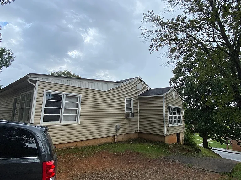 2913 Walnut Ave — Photo 10