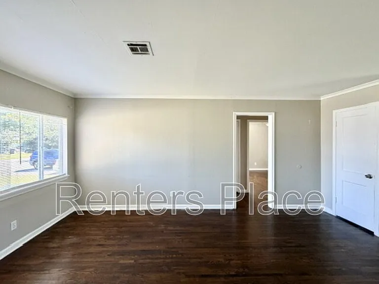 1428 E 52nd St — Photo 4