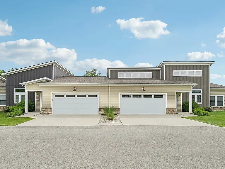 Redbud Commons — Photo 32