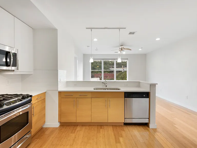 1325 Adams St #402 — Photo 9