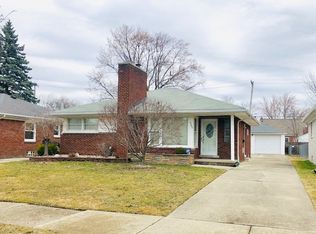21207 Norwood Dr, Harper Woods, MI 48225