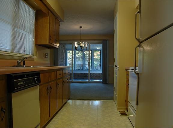 4th image of 702 Peter Pan Ave
