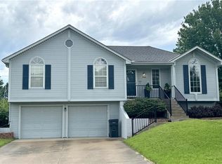 700 NE Hunters Rdg, Lees Summit, MO 64086