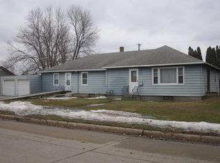 106 4th St NW, Buffalo Center, IA 50424