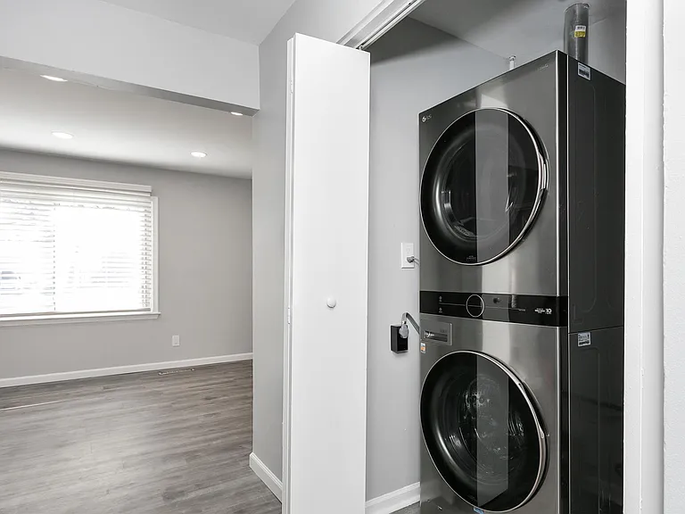 127 E Hazelhurst St #127 — Photo 11