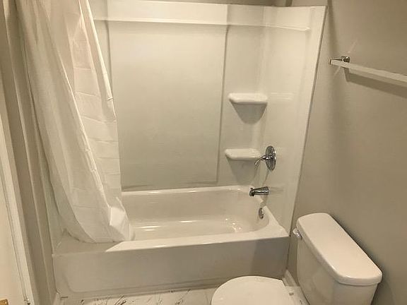 5th image of 1110 W Whitney Ave