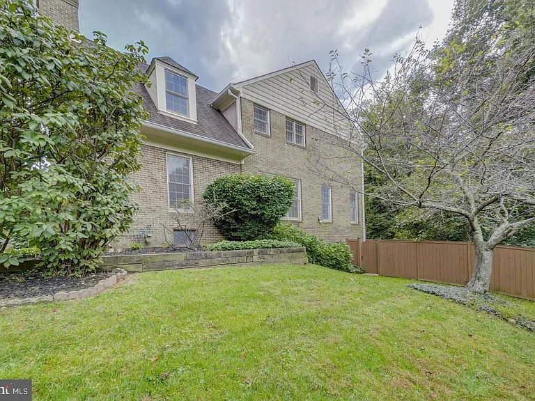 9548 Fox Hollow Dr — Photo 43