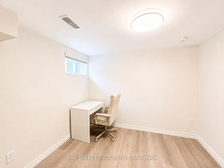 808 10th Ave #BASEMENT — Photo 17