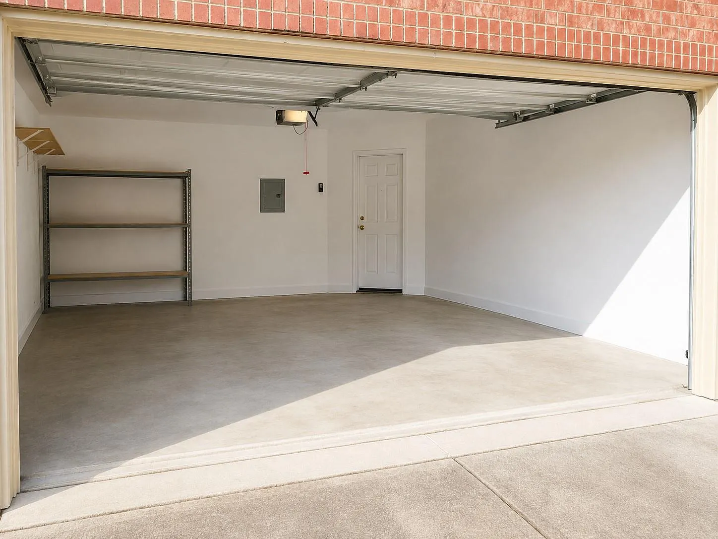 4 bed, 2.0 bath, 2082 sqft, $2,100 — Photo 4
