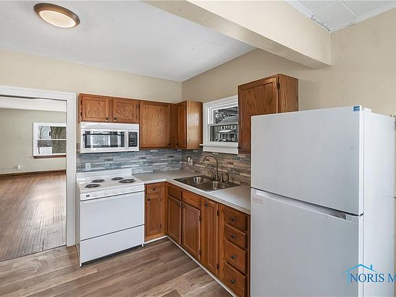 5th image of 1858 Wellesley Dr #1860