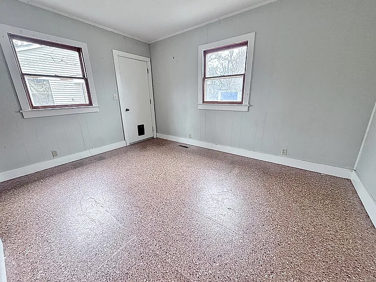 609 Warner Ave — Photo 11