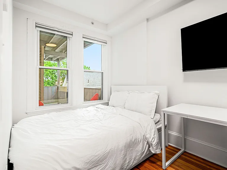 18 Benedict St #8 — Photo 1