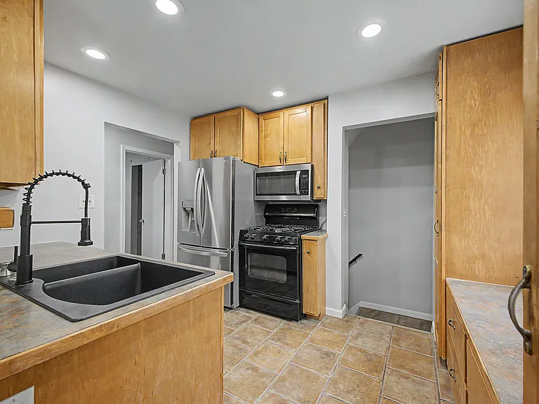 4205 Katherine St — Photo 10