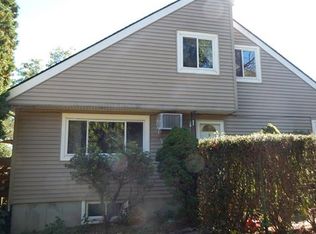 16 Wolfe Dr, Spring Valley, NY 10977