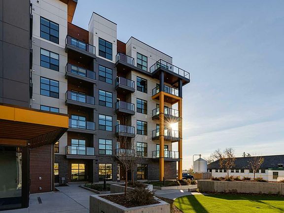 3rd image of 370 Dieppe Dr SW #404