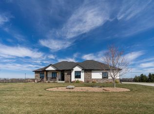 406 Fox Run St, Hastings, NE 68901