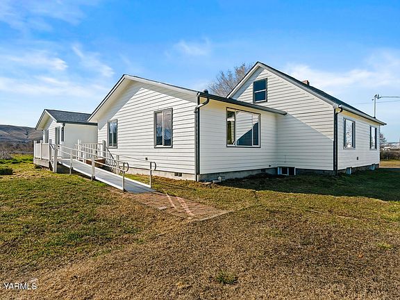 3rd image of 704 Pioneer Ln