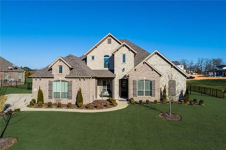 1st image of 204 Torrance Dr