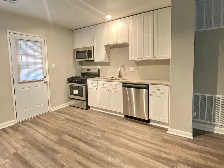 Springdale Apartments — Photo 12