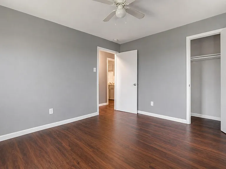 839 S Pine St — Photo 15