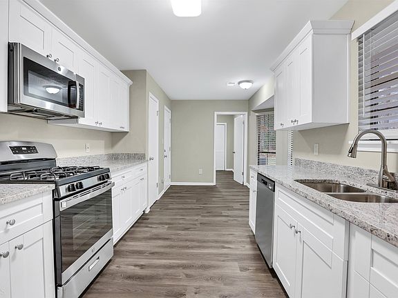 4th image of 158 Brookwood Estates Trl