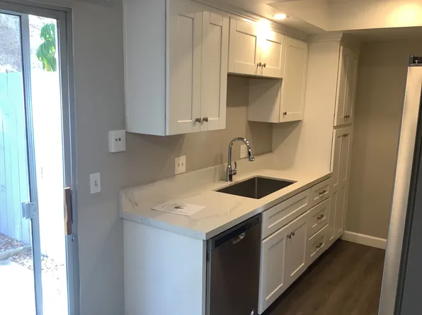 2013 Via Esmarca APT 2, Oceanside, CA 92054