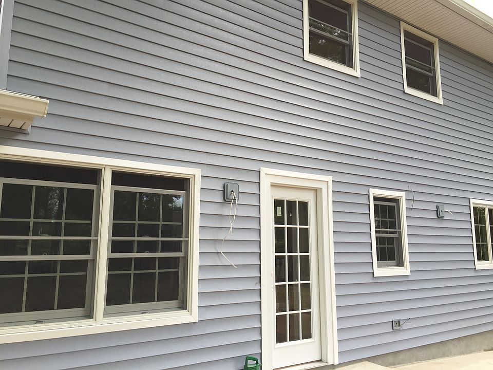 Back entrance w/ patio 