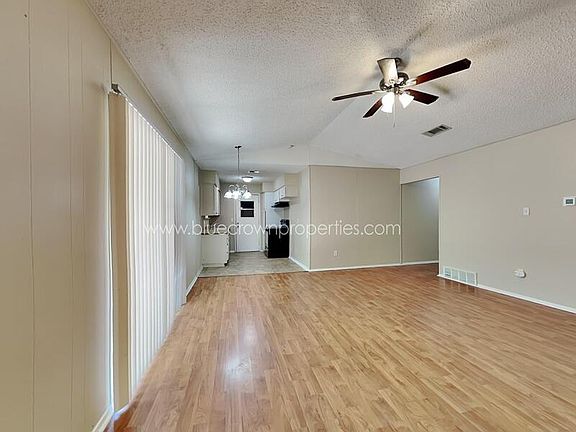 3rd image of 902 Cannon Dr