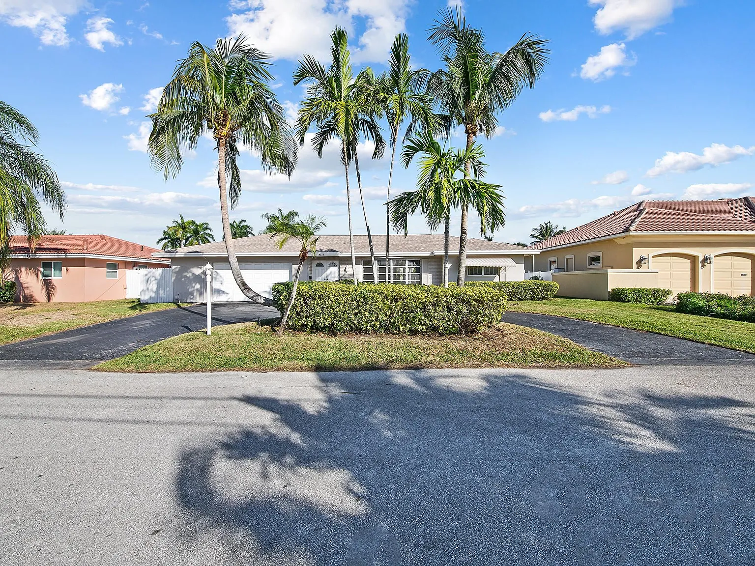 4 bed, 3.0 bath, 2036 sqft, $5,300 — Photo 4