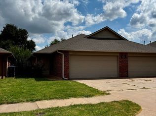 11004 SW 5th St, Yukon, OK 73099