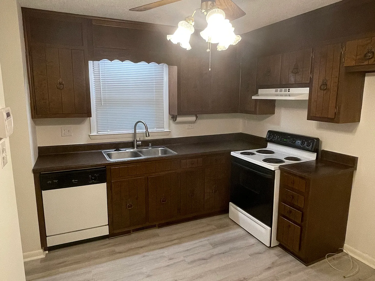 3 bed, 1300 sqft, $1,900 — Photo 4