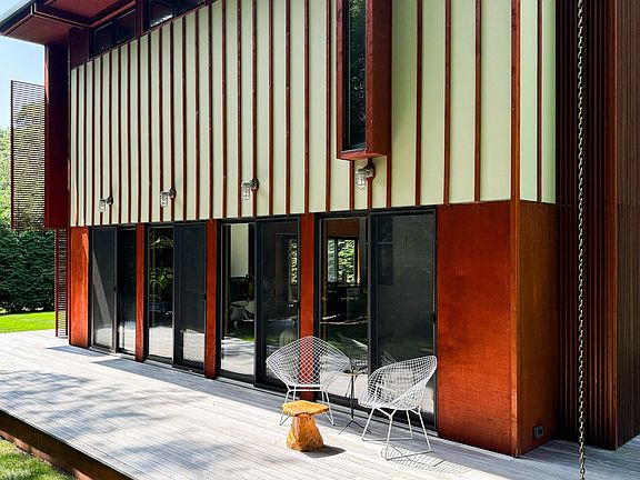 2nd image of 131 Windward Rd