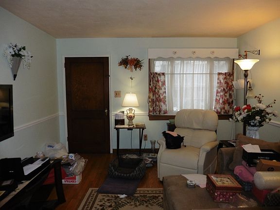 4th image of 572 Woolley Ave