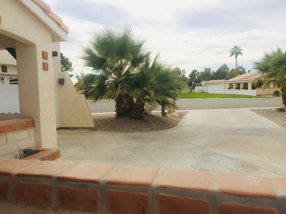 2nd image of 2515 Fairway Dr