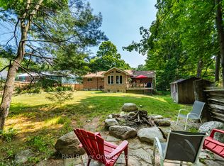 16 Mundy Ave, Tiny, ON L9M0B5