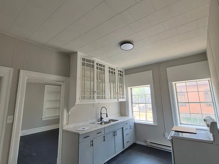 250 S Poplar St — Photo 15