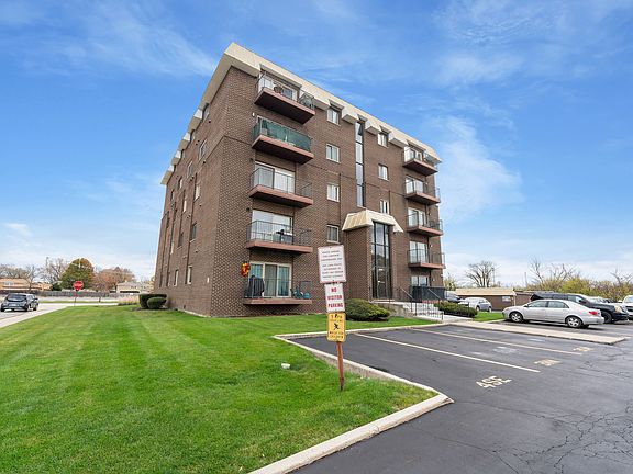 2nd image of 10424 Central Ave APT 5NE