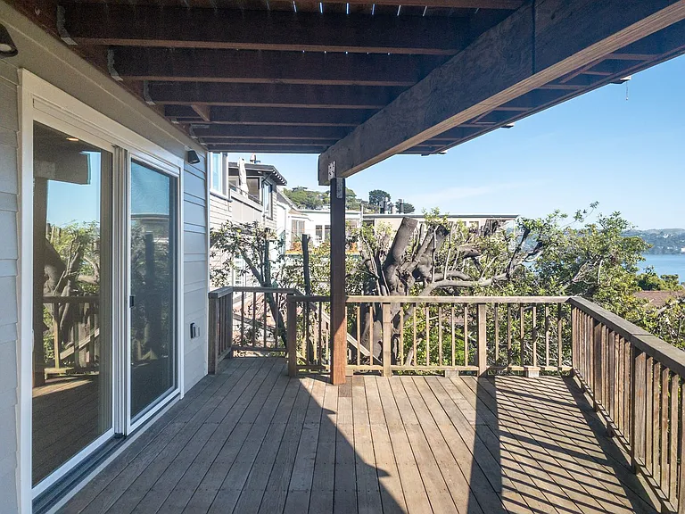 Stunning, Fully Remodeled Jr. 1bd/1ba! Remodeled! Private Deck! Parking! Laundry! Progressive! — Photo 18