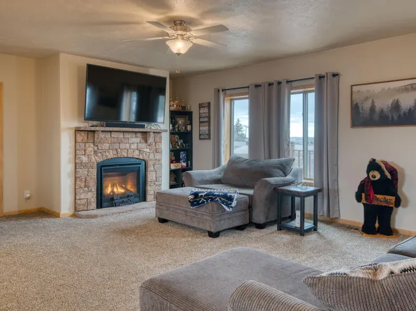 25 Pendleton Dr, Pine Haven, WY 82721