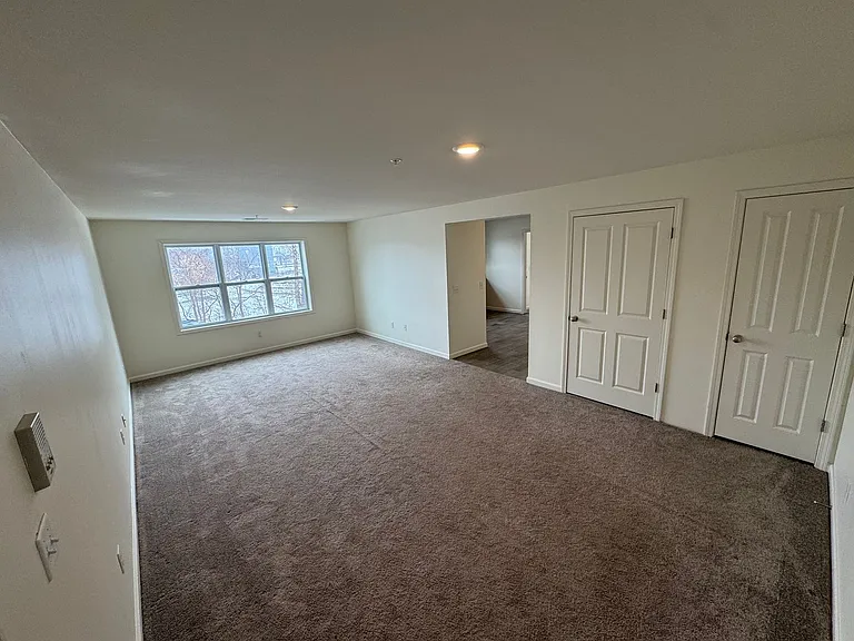 1047 Broadway - Modern Two Bedroom Apartments — Photo 11