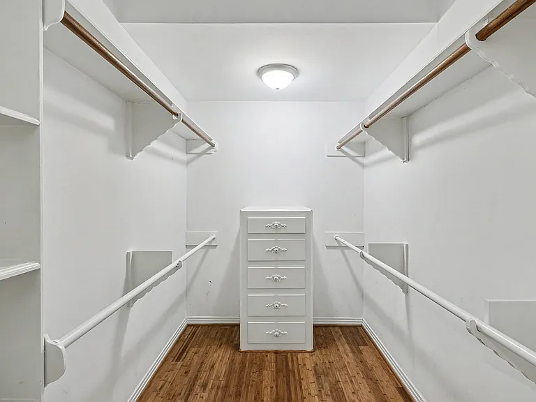 10811 Hunters Forest Dr — Photo 18