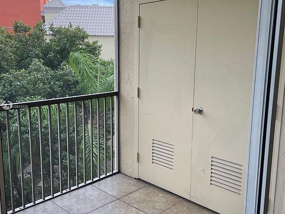 5th image of 8255 Lake Dr APT 401