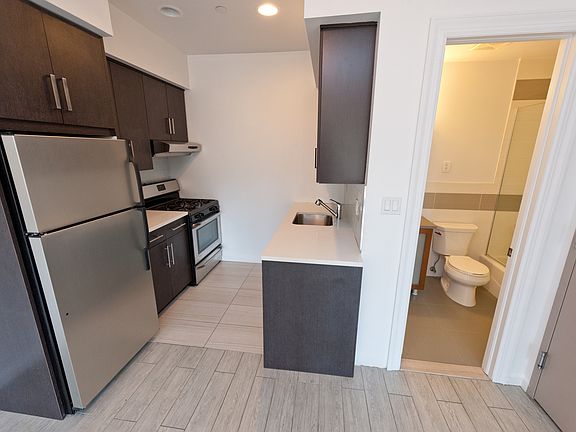 4th image of 27-57 Crescent St #2
