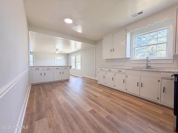 2nd image of 1612 Beech Street