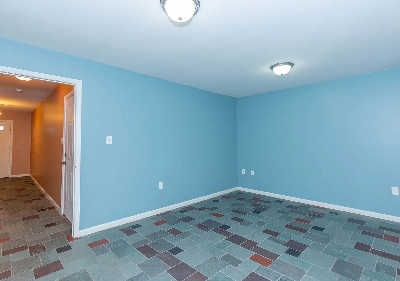 3 Bed, 2 Full/2 Half Bath, Townhome in Martinsburg, WV — Photo 4