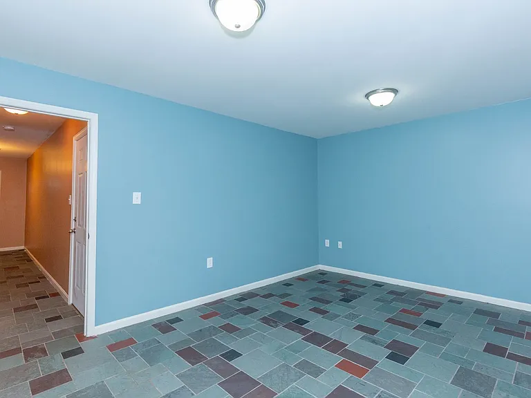228 Morlatt Ln — Photo 4